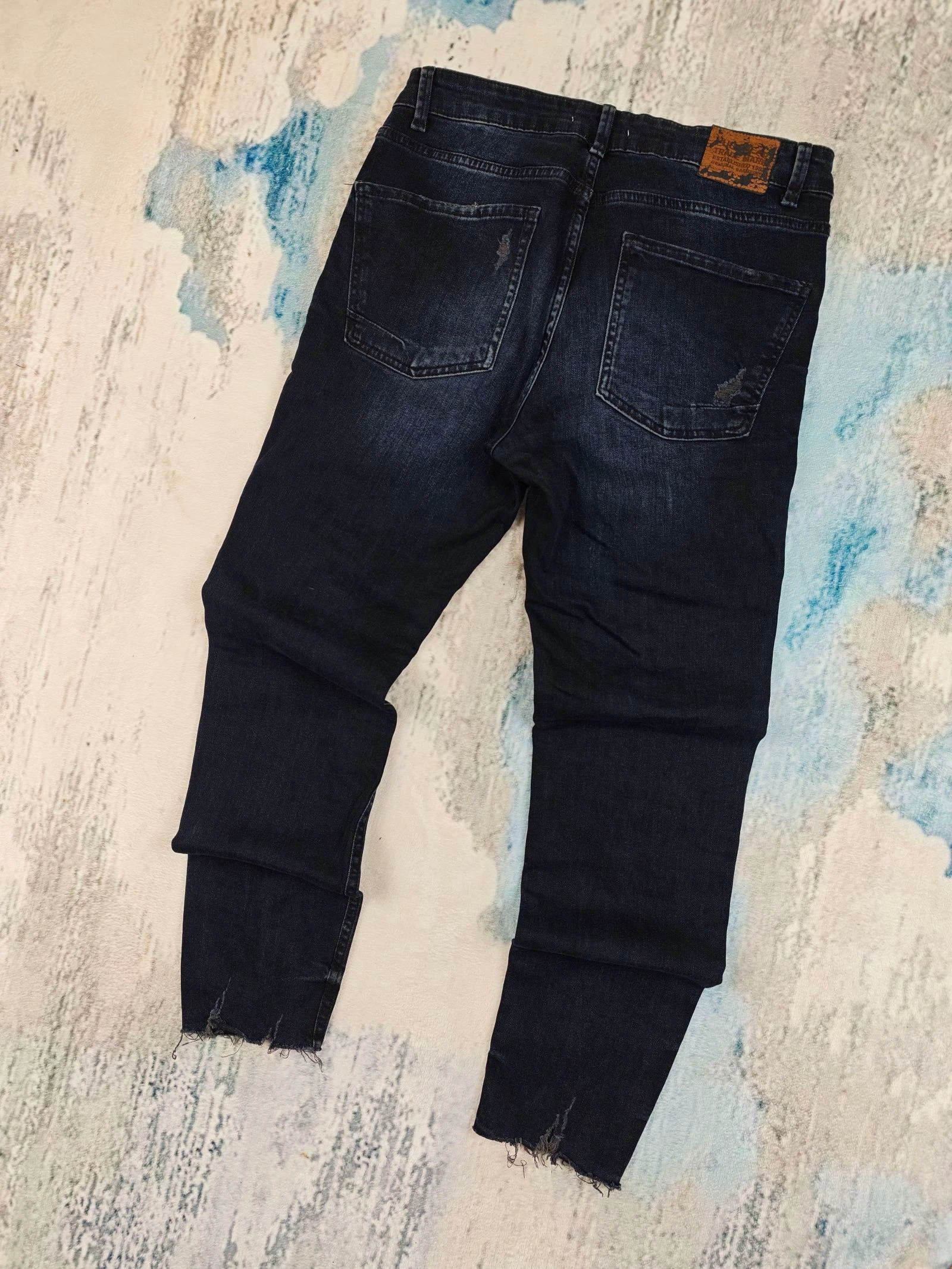 Pull&Bear Calças Skinny Ripped para Homem com Bainha Bruta e Estilo Y2K Streetwear Azul Escuro Tamanho 40 – photo 17